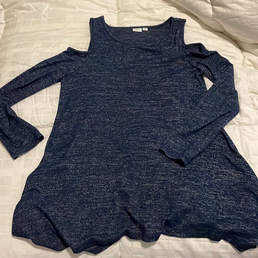 Cold shoulder flowy top